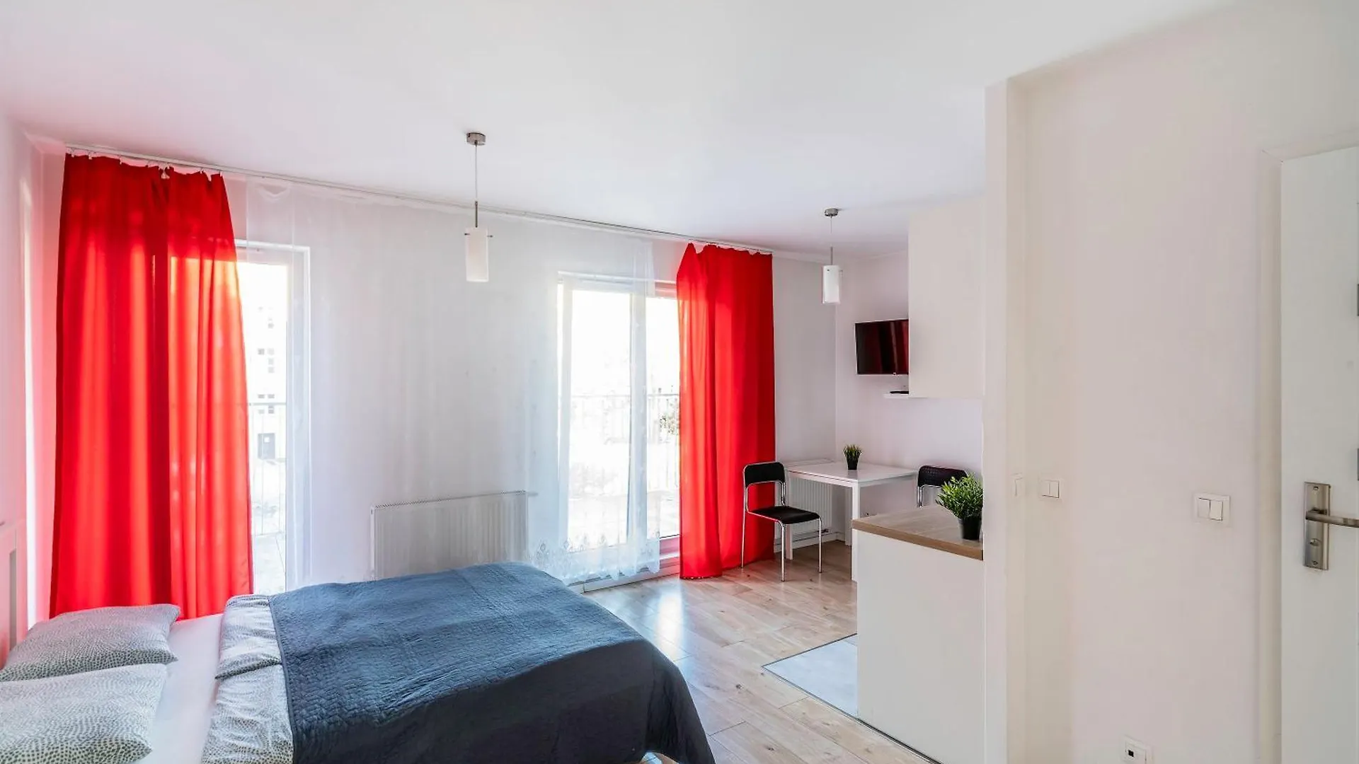 Red Apartment Z Tarasem ヴロツワフ